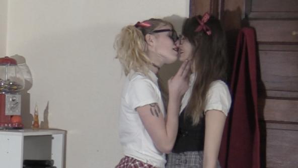 Quinn and Friend first kiss 1